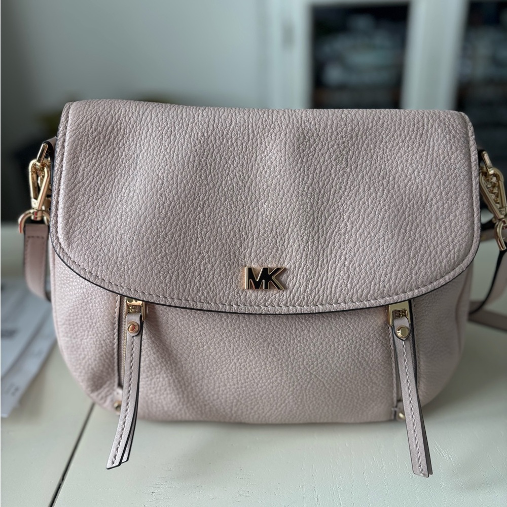 Michael Kors Evie soft pink Leather Shoulder Bag with removable cross body strap
